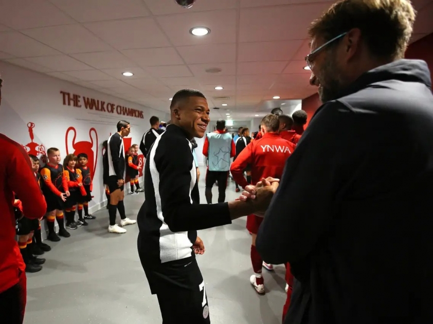 Về phía Mbappe, anh cũng từng bày tỏ tình cảm đặc biệt dành cho Liverpool và thậm chí đã có những cuộc trò chuyện với câu lạc bộ này